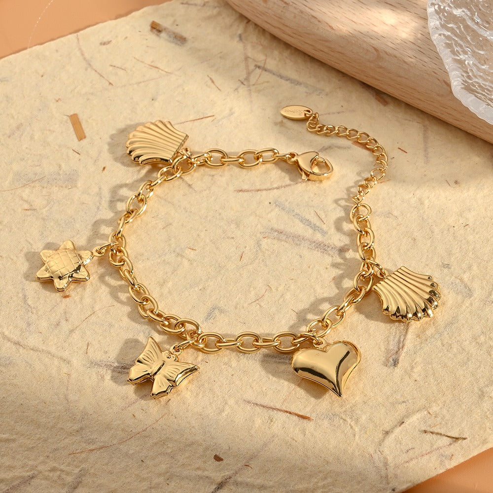 Pulsera dorada con charm
