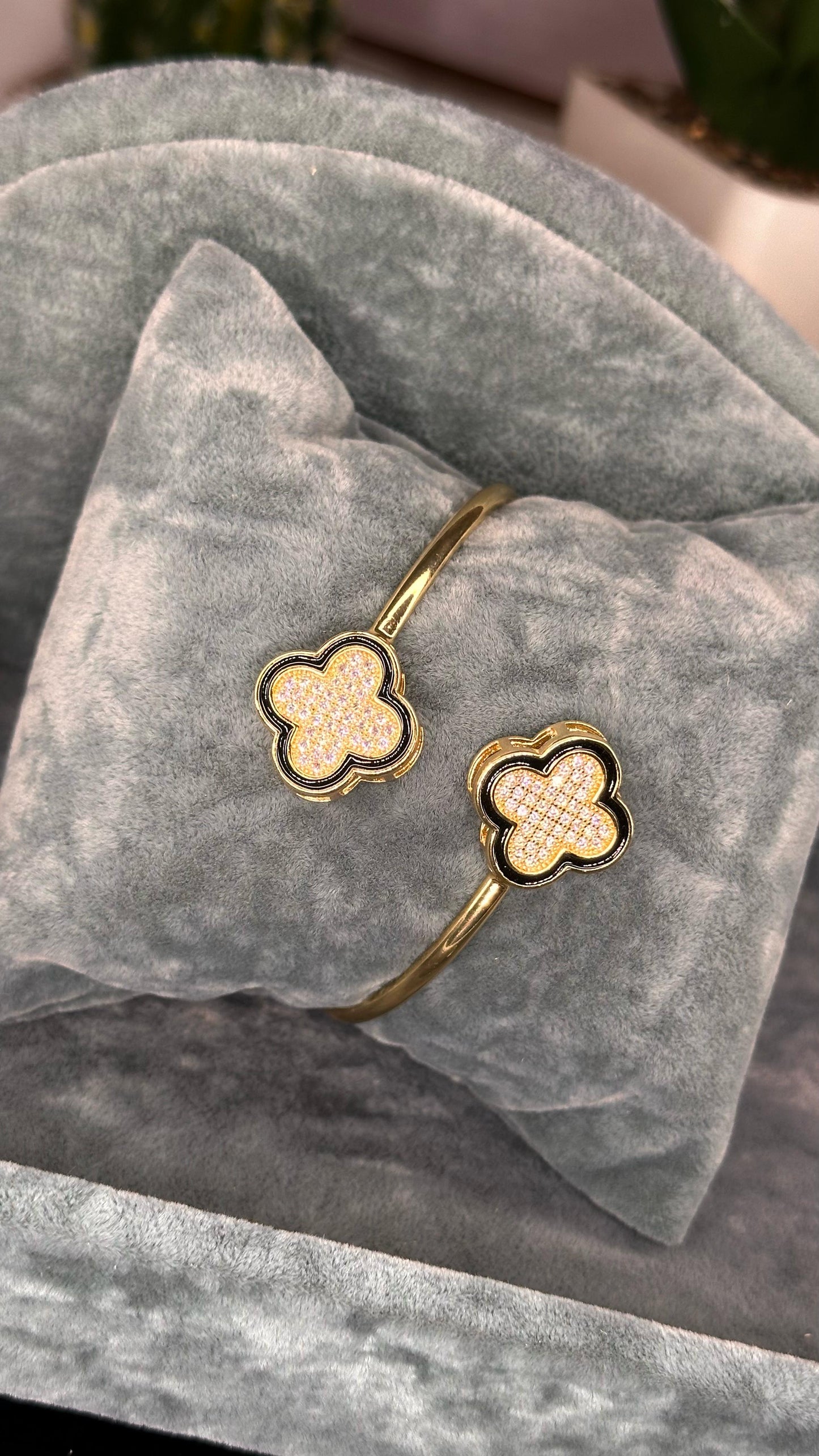 Pulsera de flor Clover