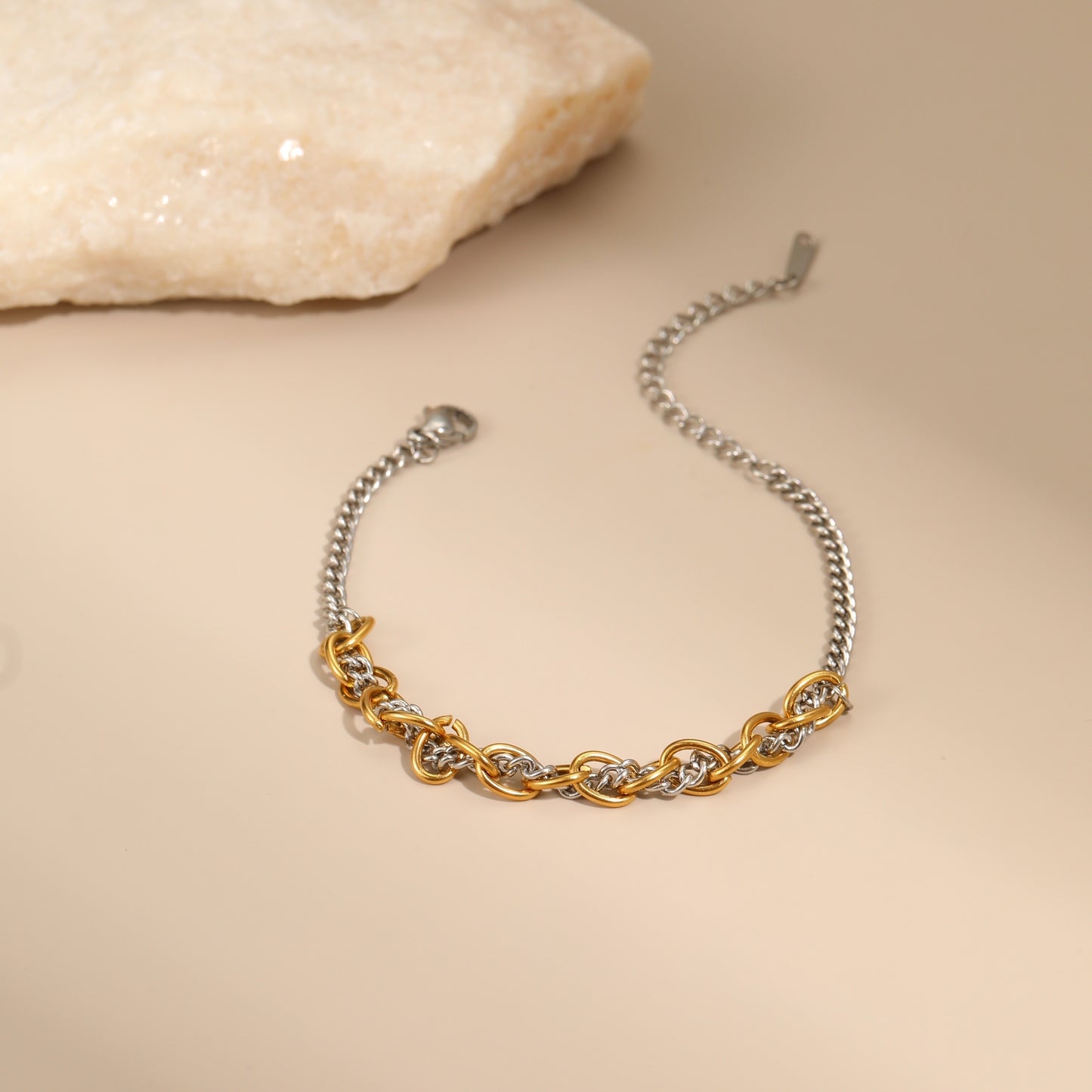 Pulsera Bicolor Entrelazada en Acero Inoxidable – Plata y Dorado