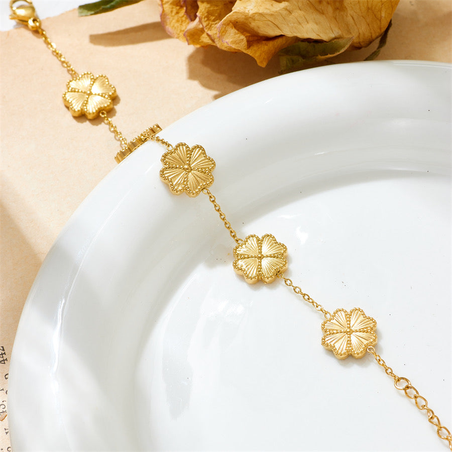 Set Trébol Dorado – Collar y Pulsera con Flores de Cuatro Pétalos