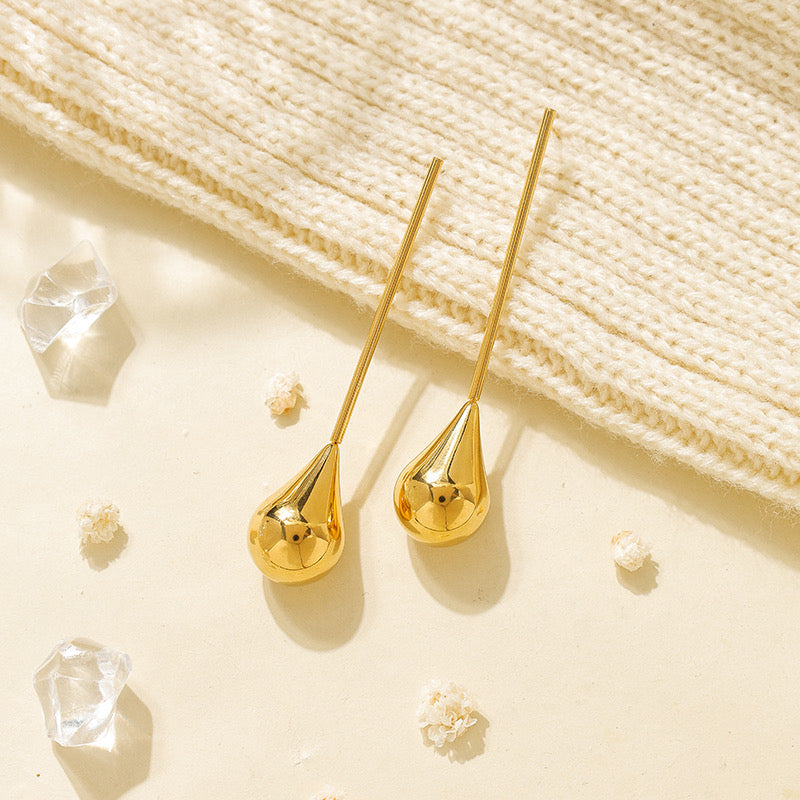 Aretes Gota Dorada Estilo Minimalista
