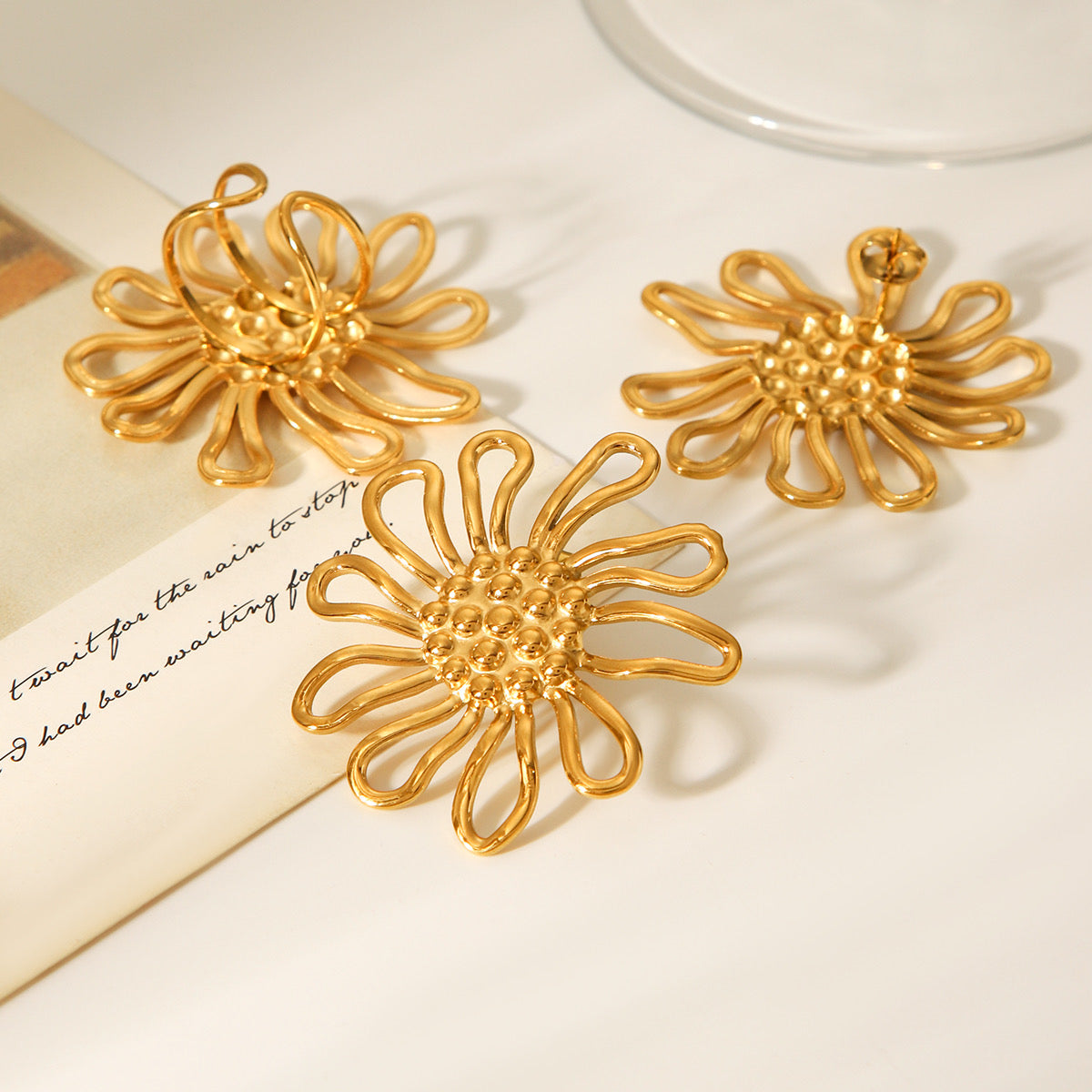 Set Flor Dorada – Aretes y Sortija (Variantes)