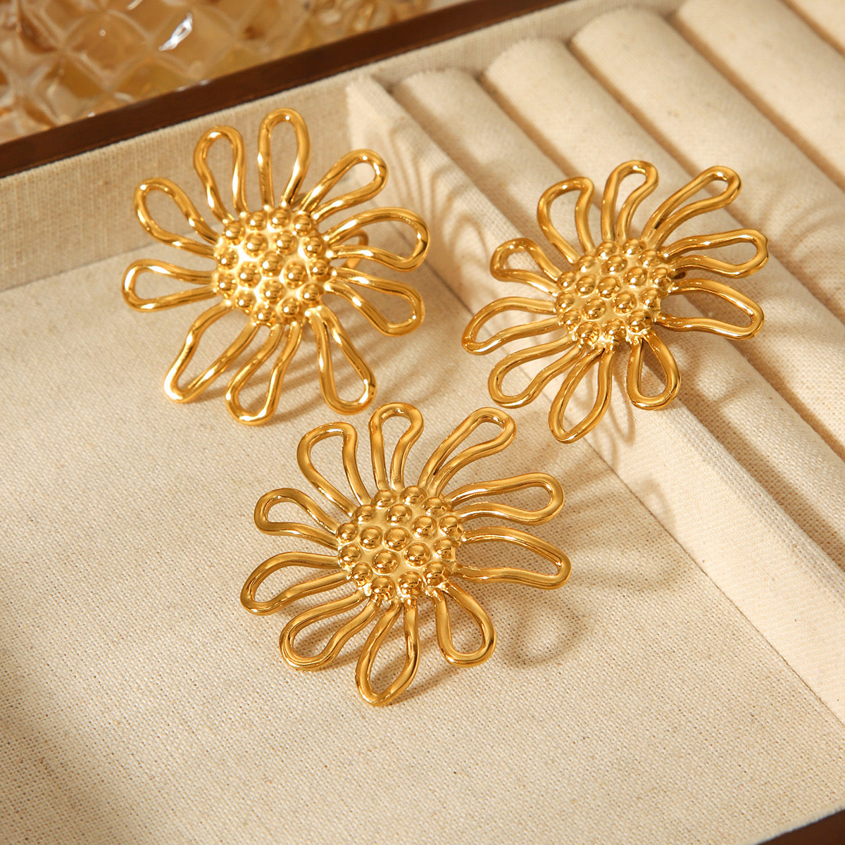 Set Flor Dorada – Aretes y Sortija (Variantes)