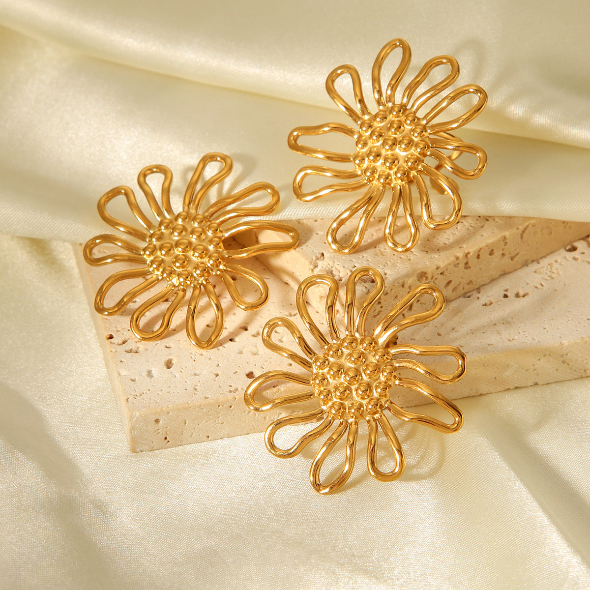 Set Flor Dorada – Aretes y Sortija (Variantes)