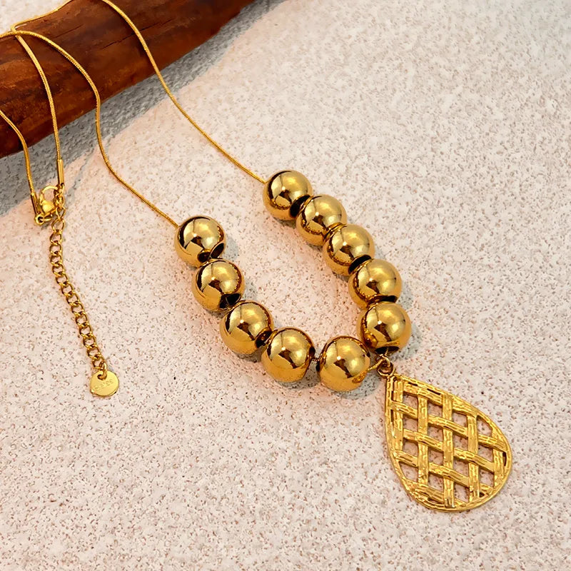 Collar Esferas Doradas con Dije Gota Calada en Acero Inoxidable