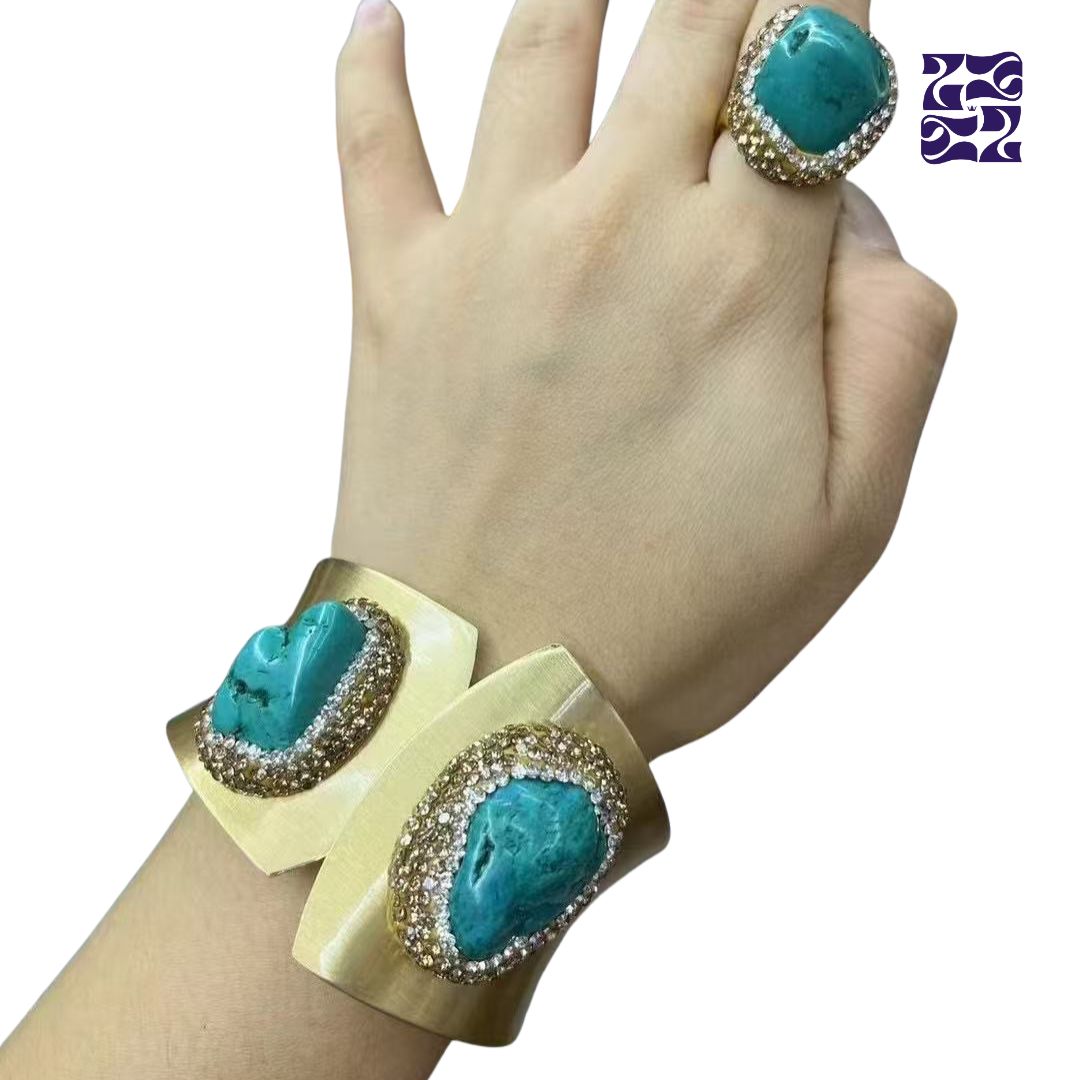 Set Turco de Brazalete y Anillo Dorado con Piedra Turquesa y Detalles en Cristal