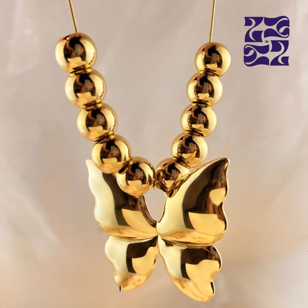 Collar Esferas Doradas con Dije de Mariposa en Acero Inoxidable