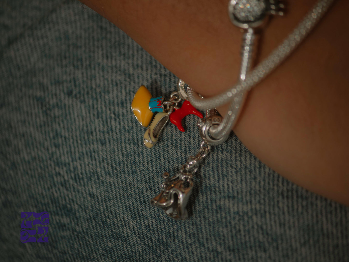 Charm rosa de La Bella y al Bestia