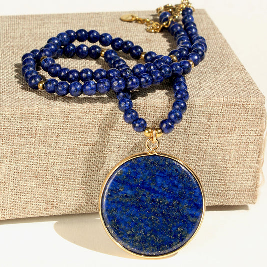 Collar cuantas azules con pendant circulo