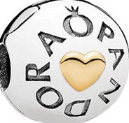 Charm Pandora con corazón dorado