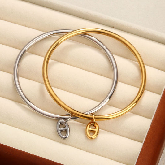 Pulsera Minimalista con Dije Ovalado – Oro o Plata