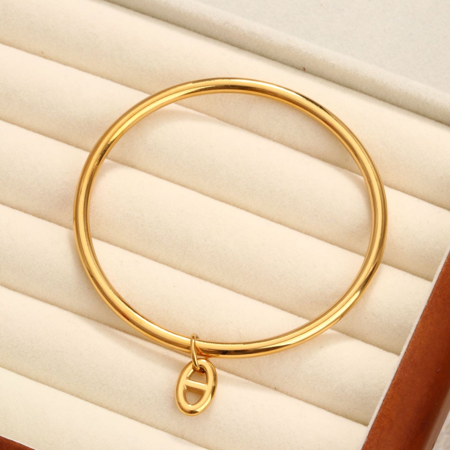 Pulsera Minimalista con Dije Ovalado – Oro o Plata