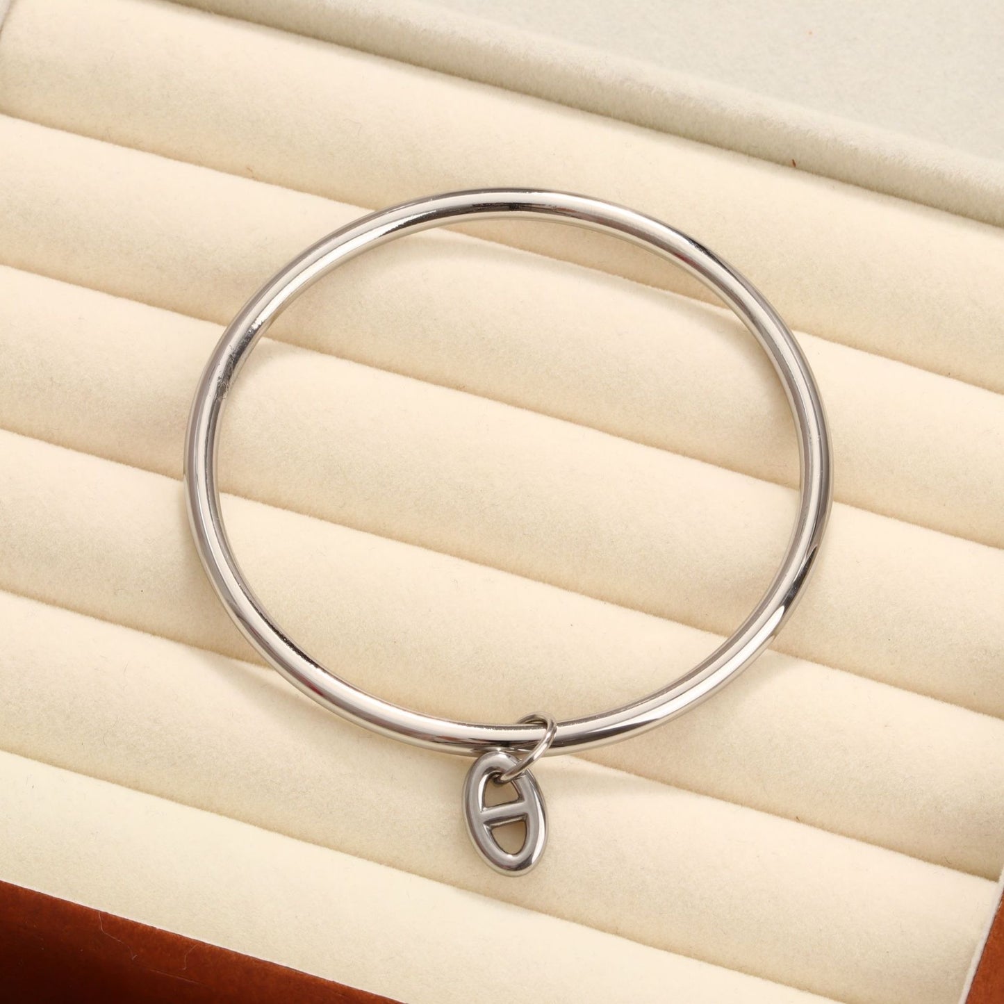 Pulsera Minimalista con Dije Ovalado – Oro o Plata