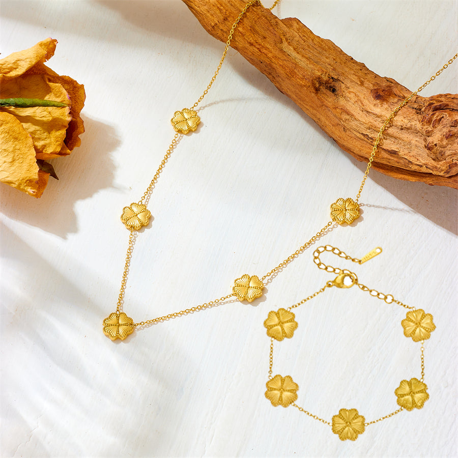 Set Trébol Dorado – Collar y Pulsera con Flores de Cuatro Pétalos