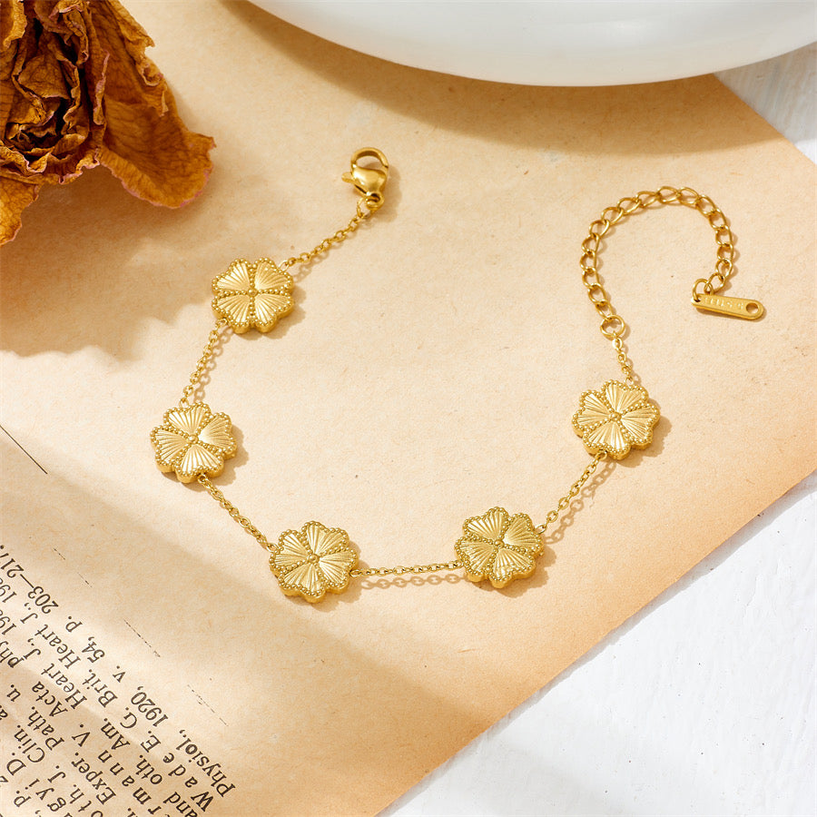 Set Trébol Dorado – Collar y Pulsera con Flores de Cuatro Pétalos