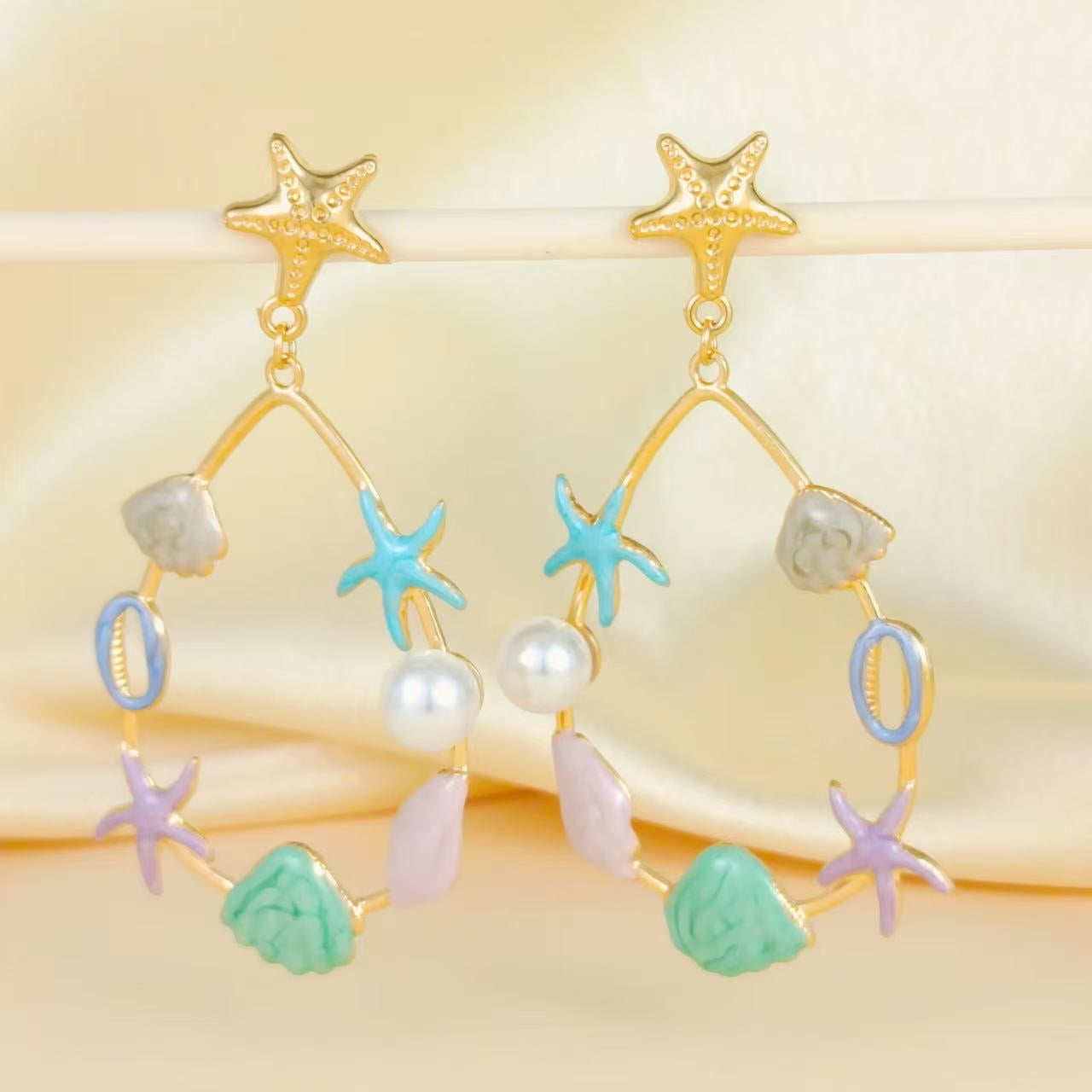Aretes Aro Marino con Estrellas de Mar y Detalles Multicolor