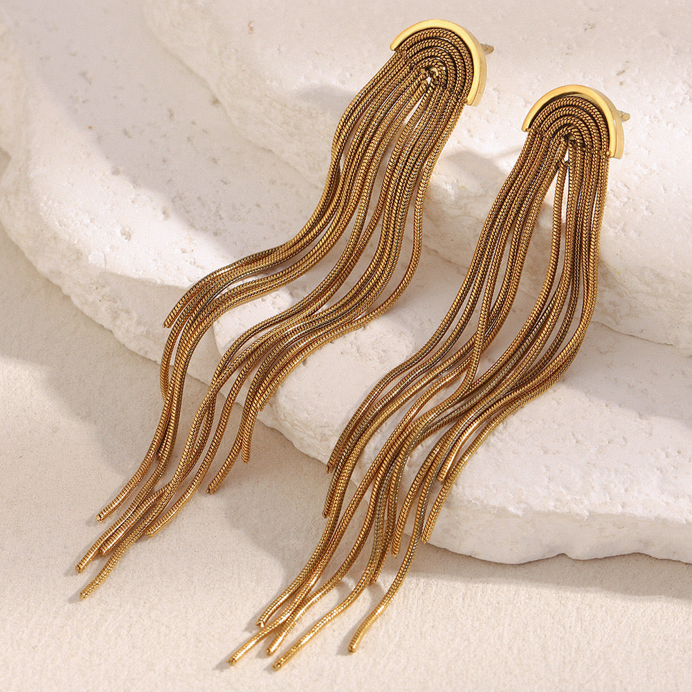 Aretes Largos Dorados con Flecos de Cadenas Elegantes