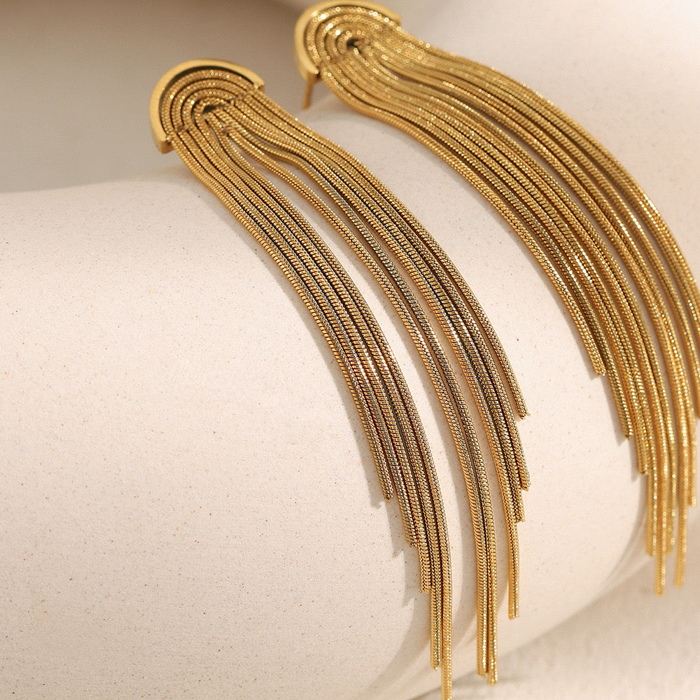 Aretes Largos Dorados con Flecos de Cadenas Elegantes