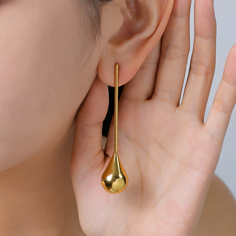 Aretes Gota Dorada Estilo Minimalista