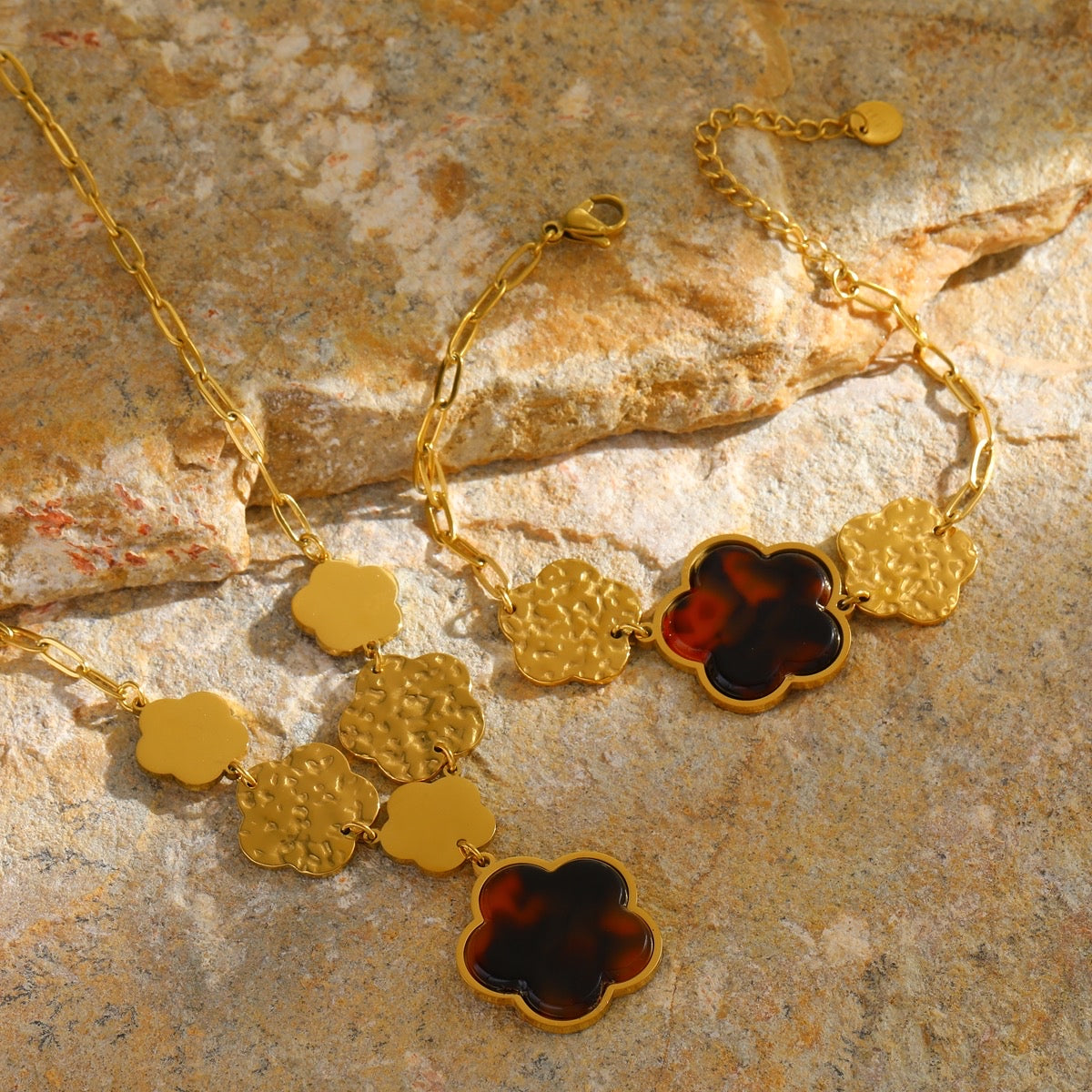 Set Flor Marrón con Detalles en Relieve – Collar o Pulsera