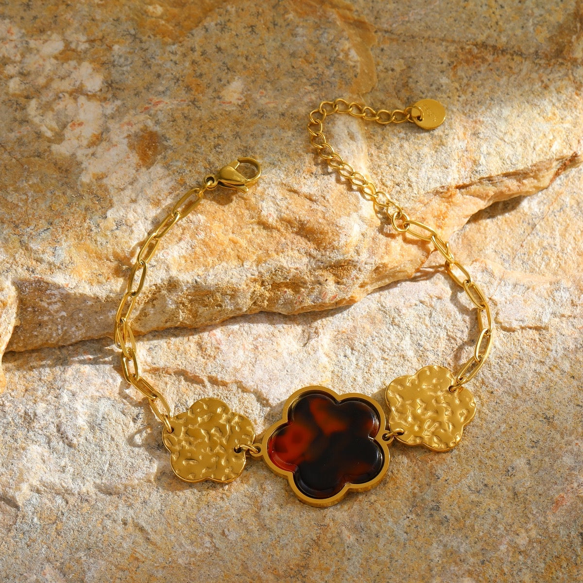 Set Flor Marrón con Detalles en Relieve – Collar o Pulsera