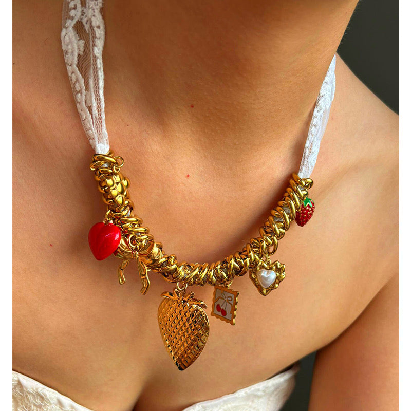 Collar Chunky Dorado con Charms de Corazones y Frutas
