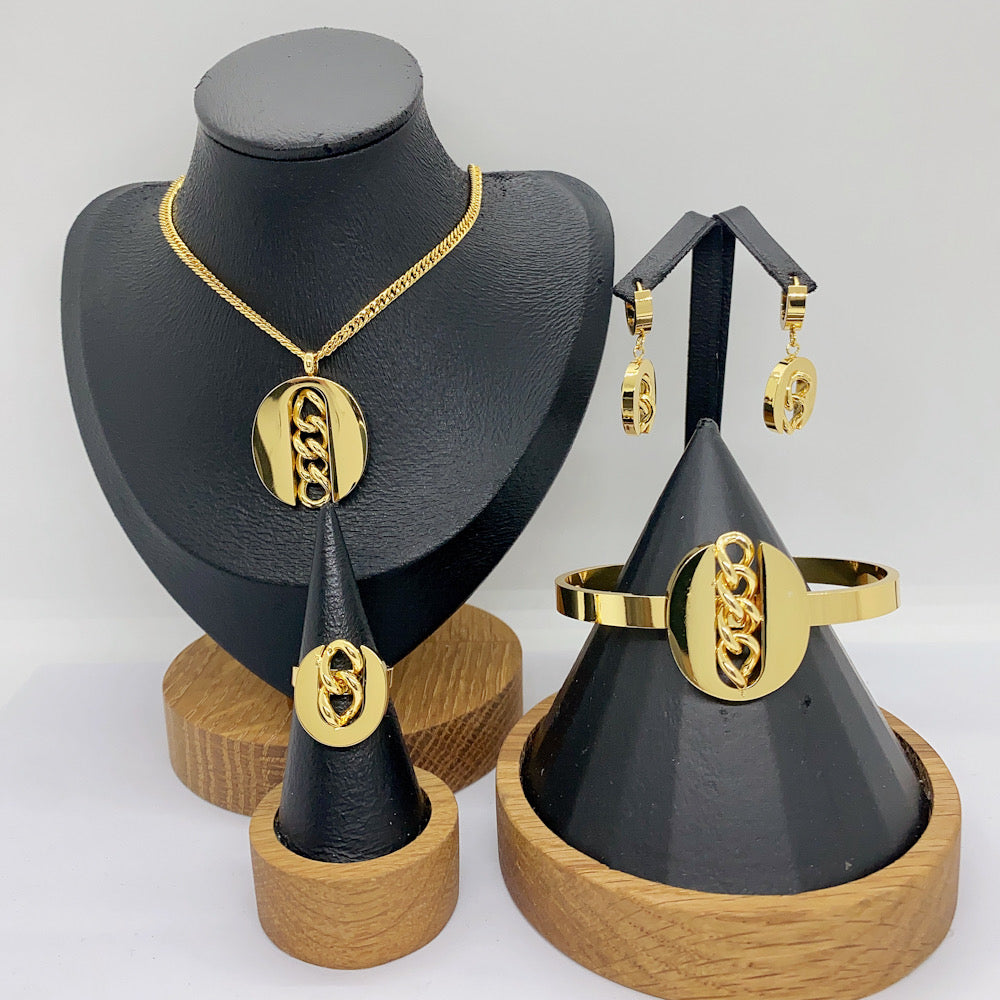 Set de Joyería Círculo con Cadena en Acero Inoxidable Dorado – Collar, Pantallas, Sortija y Pulsera
