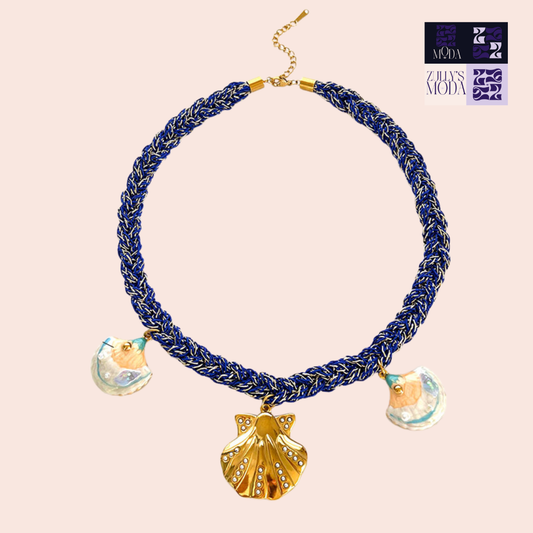 Collar tela mahón con dijes dorados